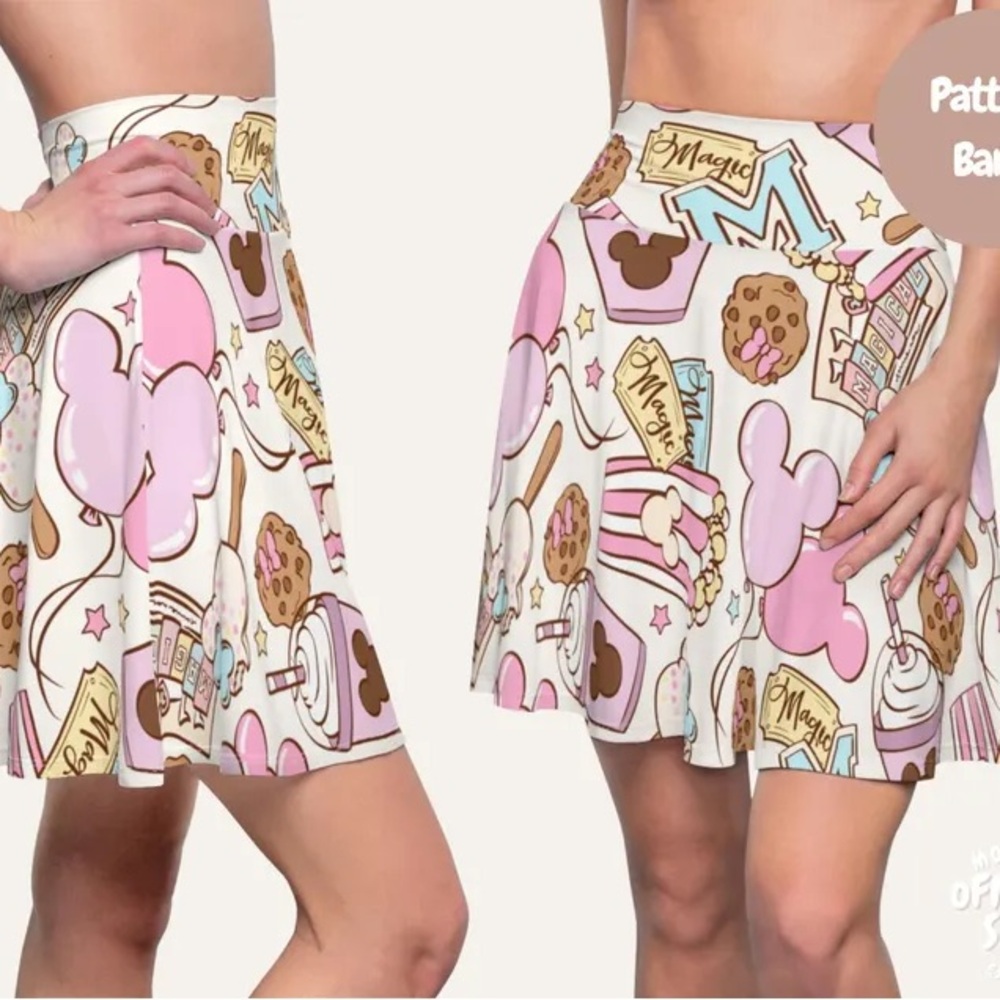 Disney snacks skirt, size small, never worn!